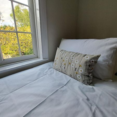 Generous 3 Bed In The Heart Of The Village Huntingdon Exterior photo