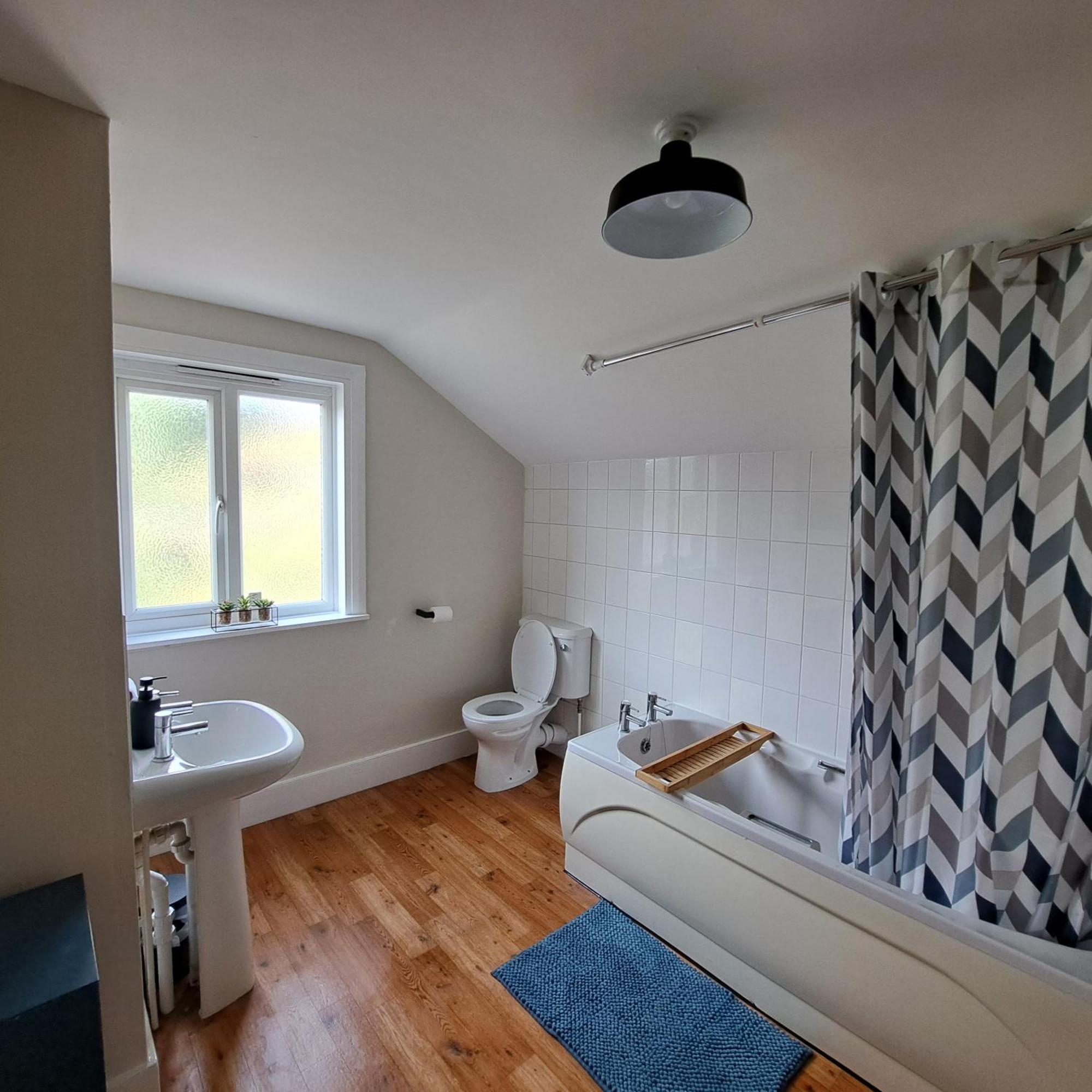 Generous 3 Bed In The Heart Of The Village Huntingdon Exterior photo