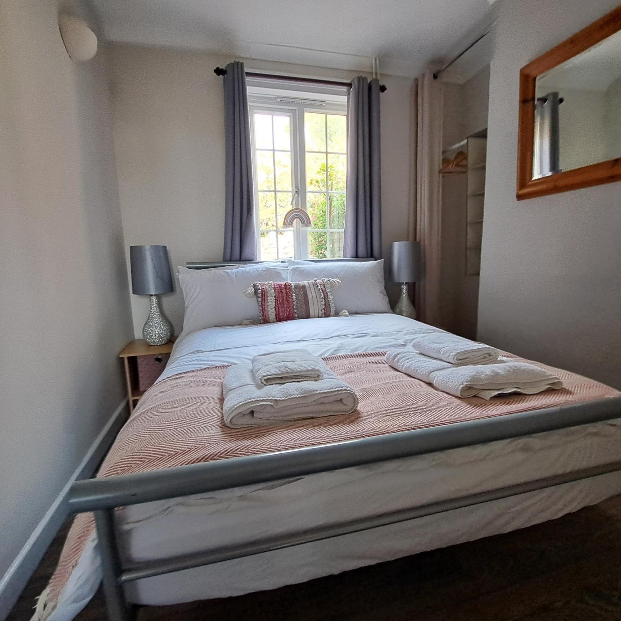 Generous 3 Bed In The Heart Of The Village Huntingdon Exterior photo